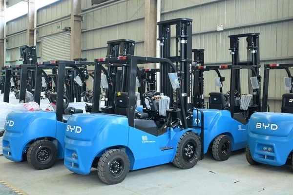 How does load weight impact electric forklift battery life?应用参考