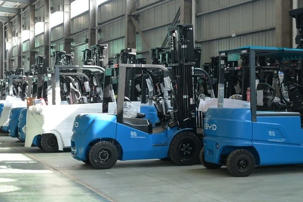 What maintenance needs come with heavy-duty electric forklifts?应用参考