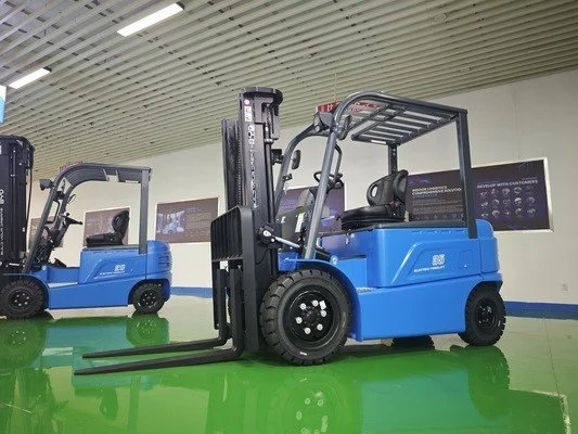 What charging infrastructure supports a fleet of electric factory forklifts?应用参考